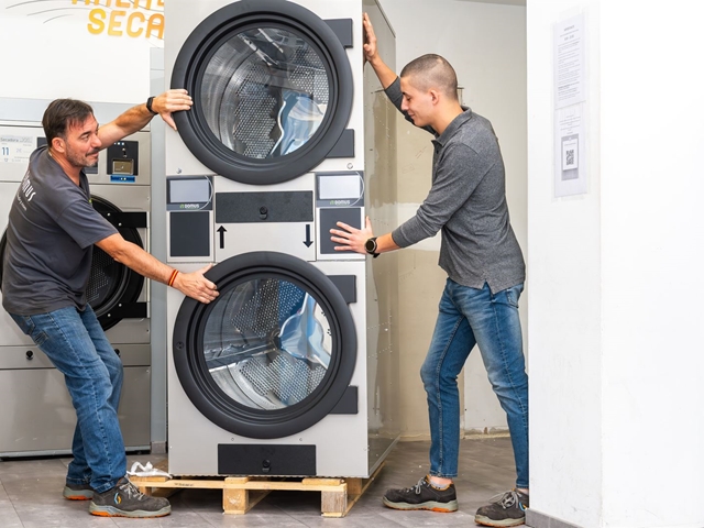 ¿Cuál es el mantenimiento básico de las lavadoras y secadoras industriales?