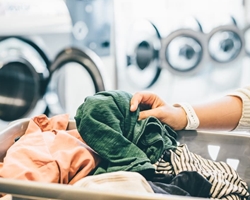 ¿Sabías que lavar la ropa en lavanderías autoservicio tiene un menor impacto para el medio ambiente? 